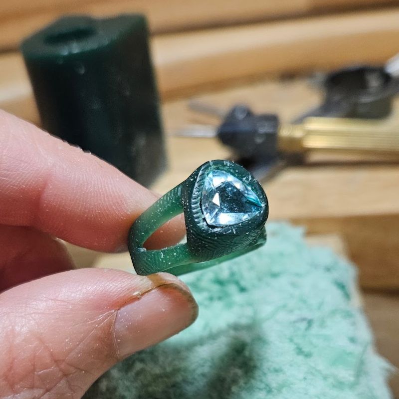 Bijou en argent réalisé lors d'un atelier de sculpture en cire perdue à Lyon